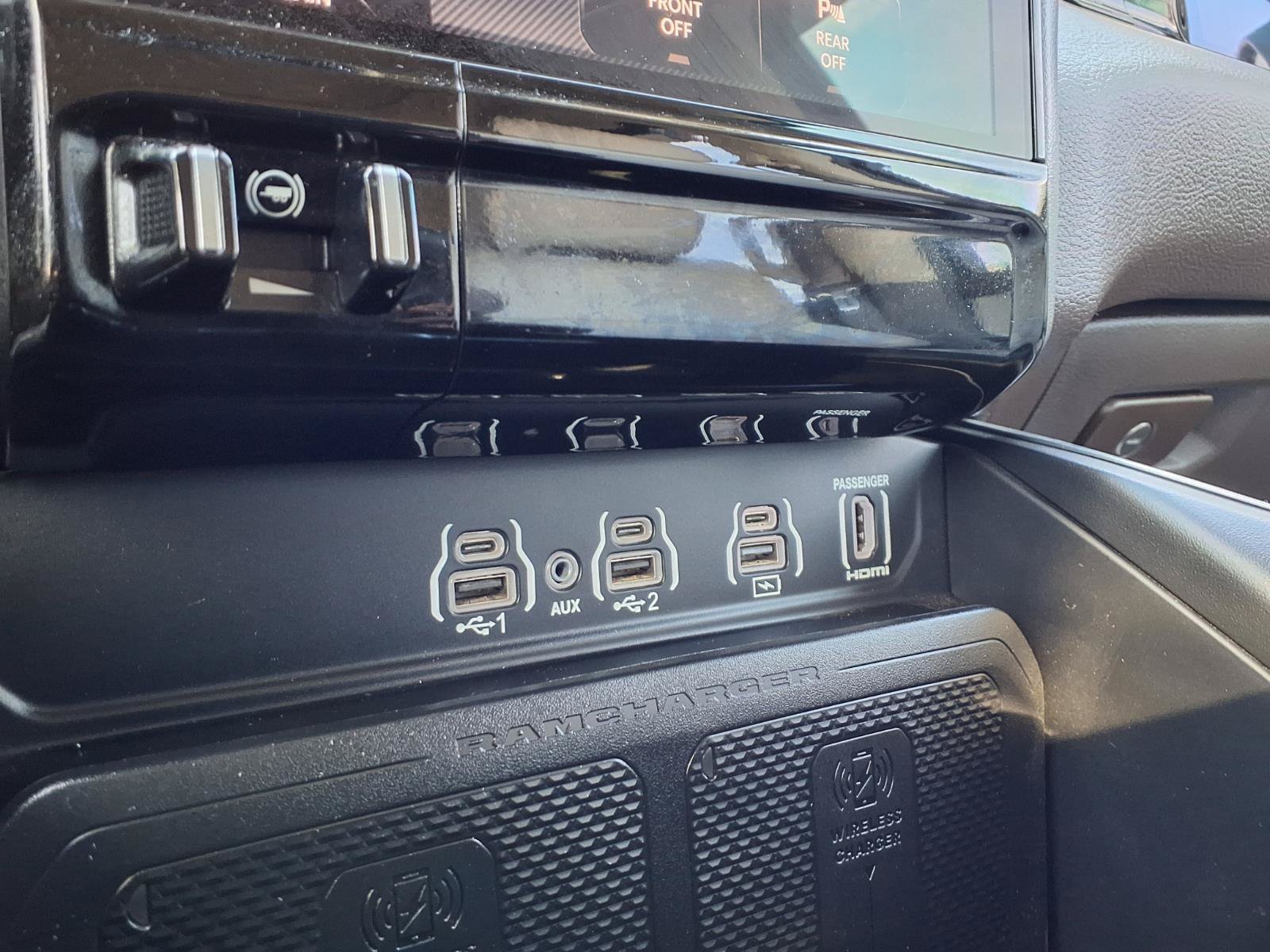 Used 2025 RAM 1500 Laramie AWD/4WD image 8