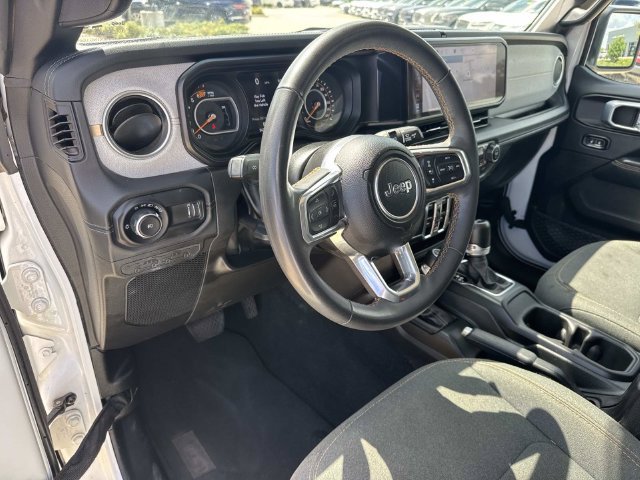 Used 2024 Jeep Wrangler Unlimited Sahara AWD/4WD image 23