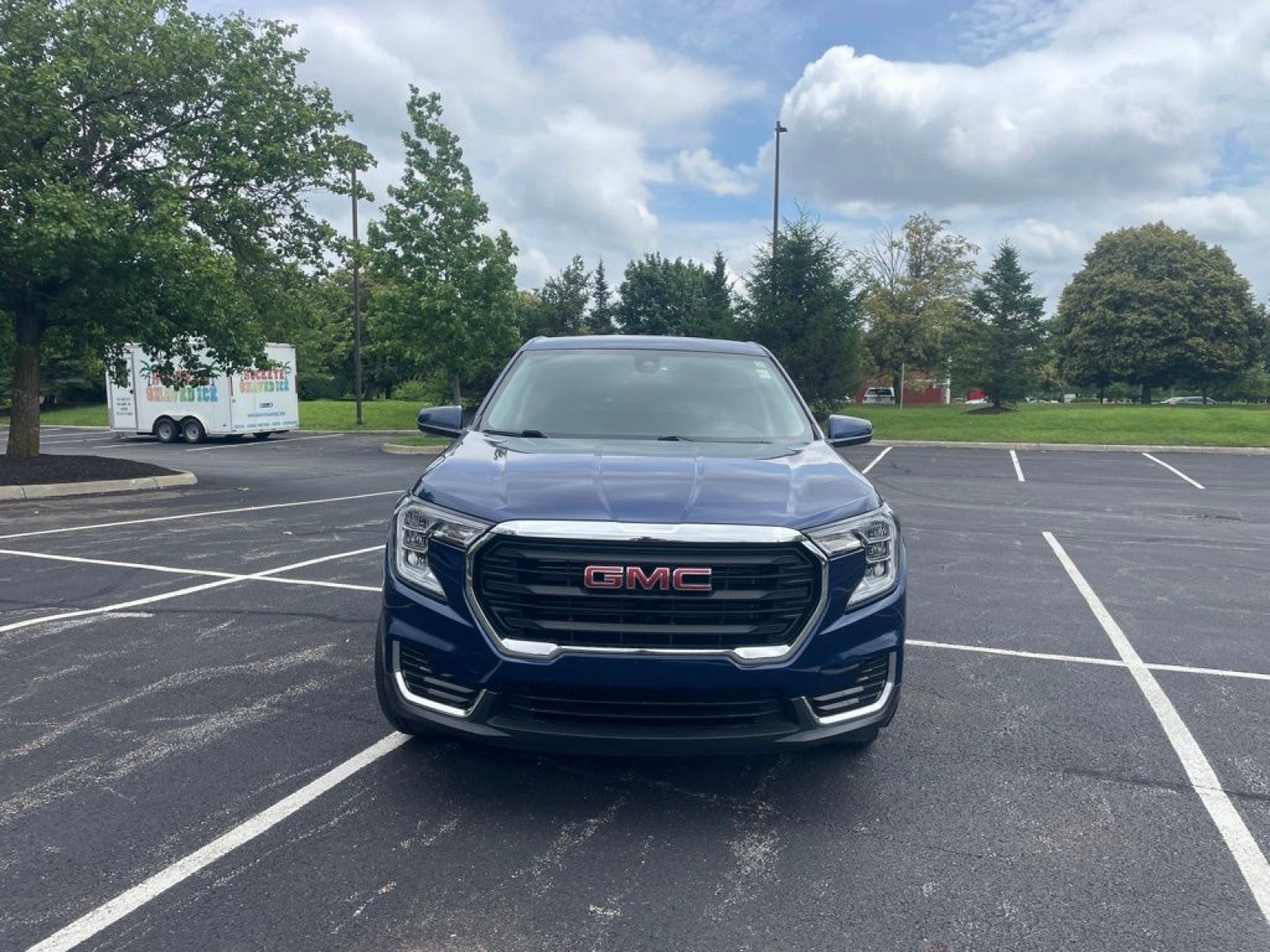 Used 2023 GMC Terrain SLE FWD image 2
