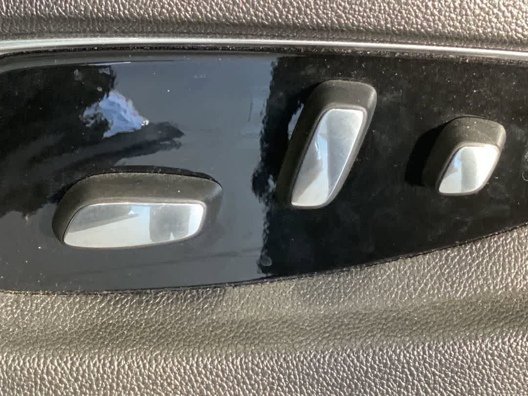 Used 2016 Cadillac Escalade Luxury AWD/4WD image 14