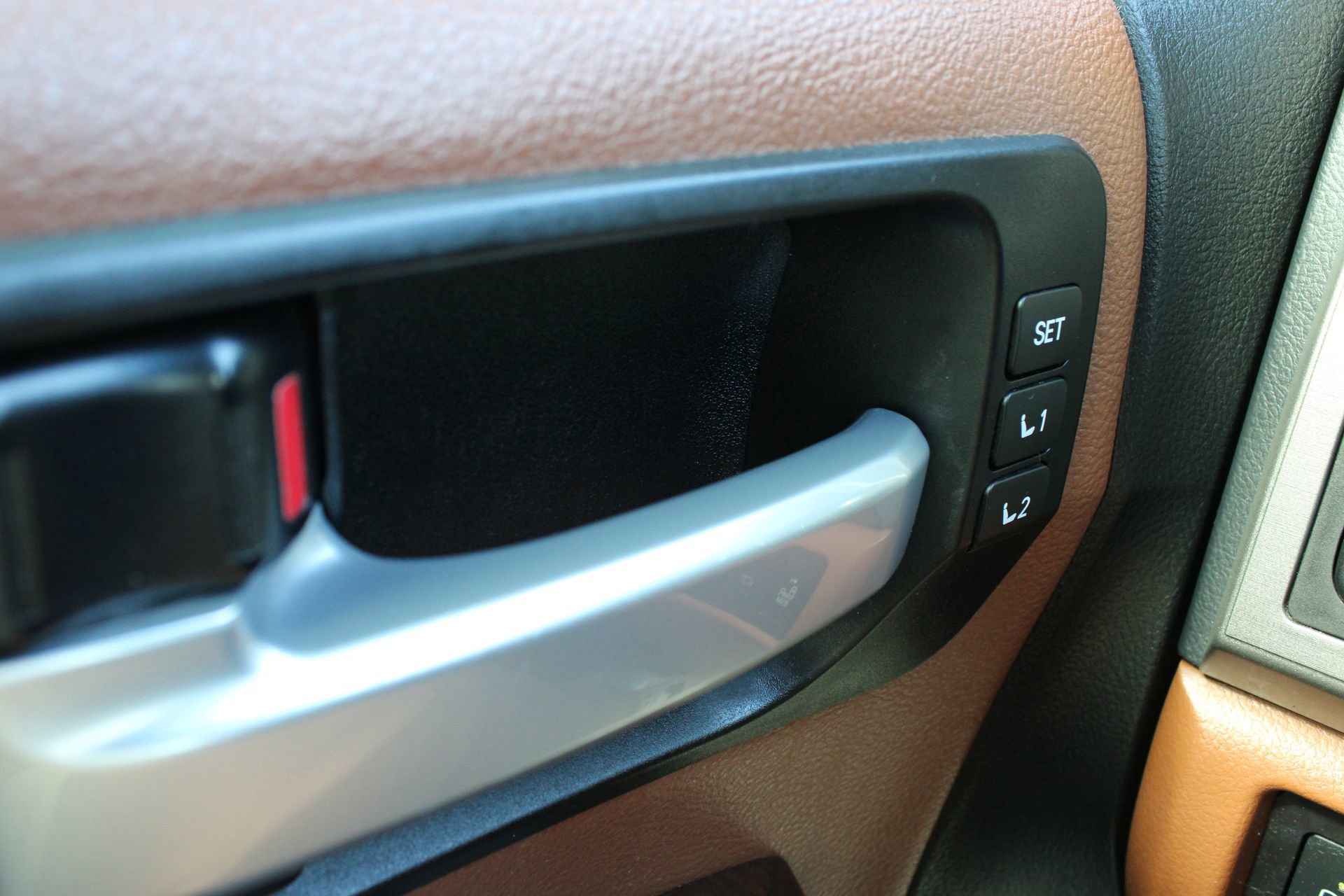 Used 2016 Toyota Sequoia Platinum image 19