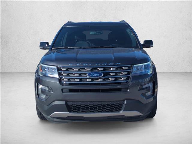 Used 2017 Ford Explorer XLT image 2