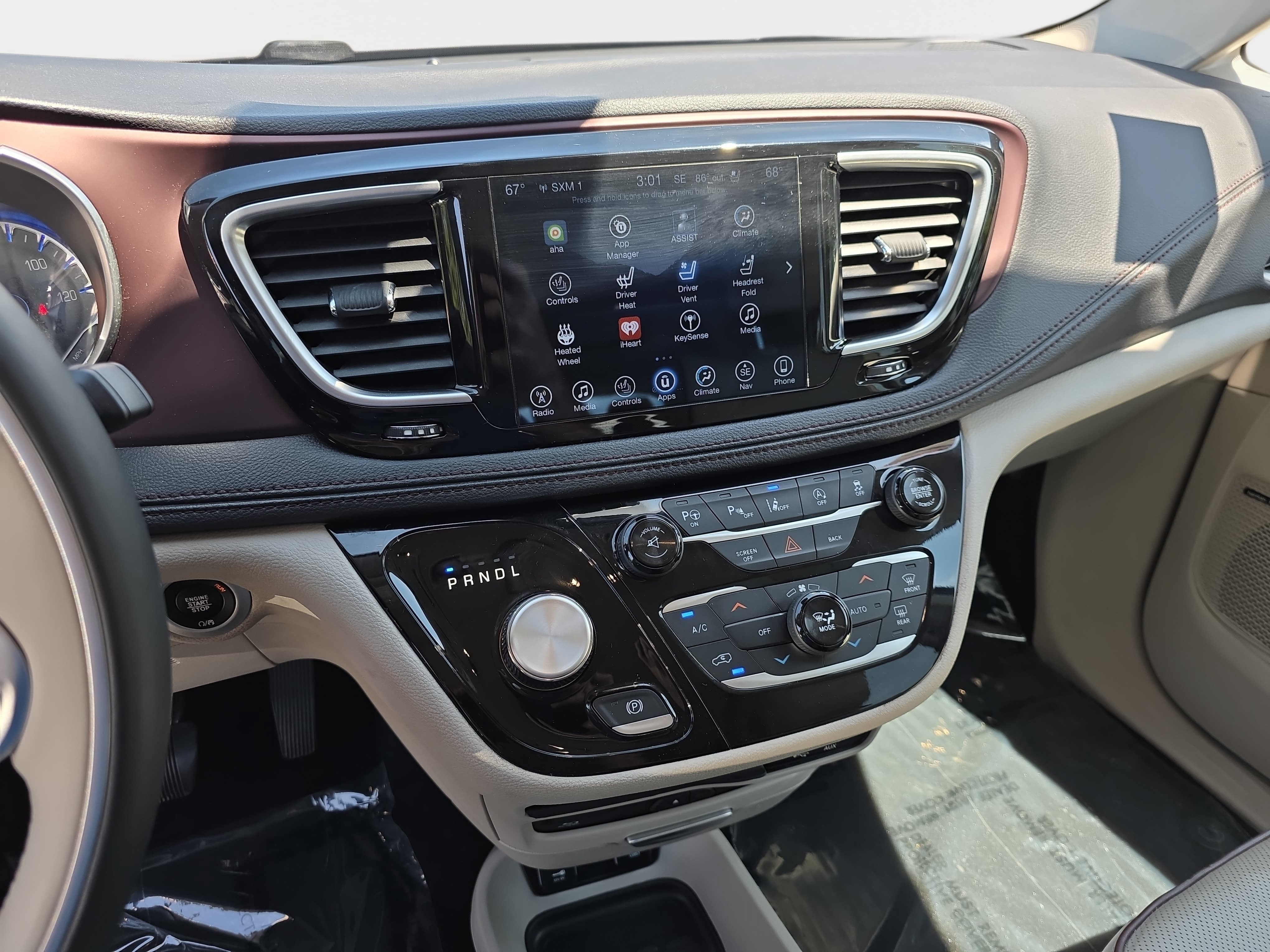Used 2017 Chrysler Pacifica Limited FWD image 18