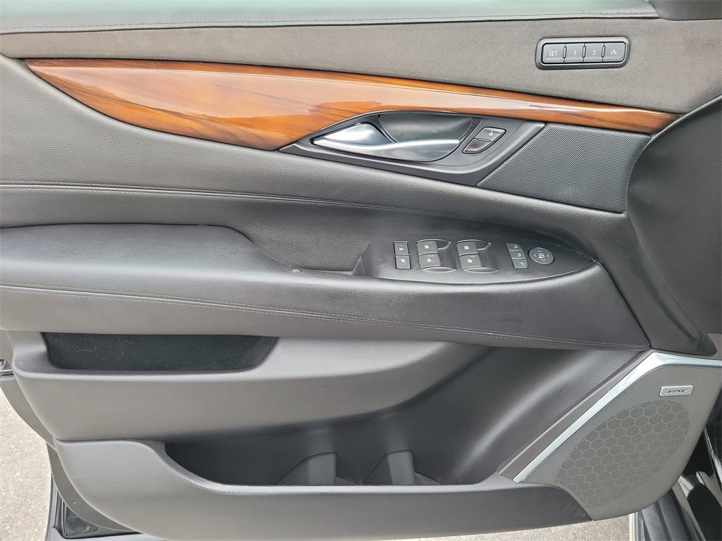 Used 2018 Cadillac Escalade Luxury image 16