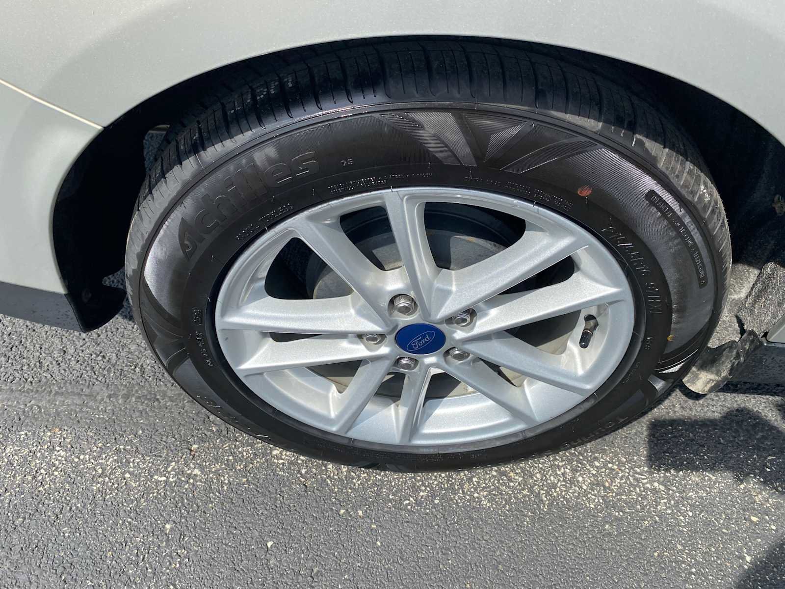 Used 2016 Ford Focus SE w/ SE Cold Weather Package image 37