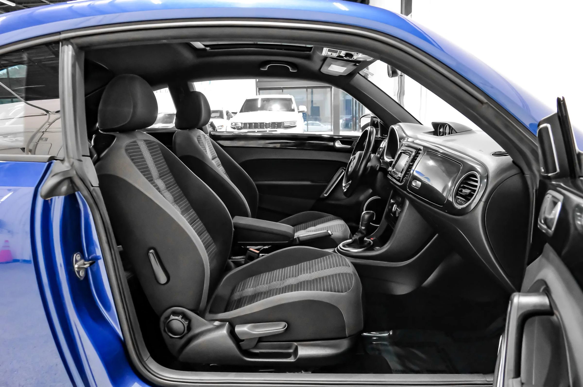 Used 2014 Volkswagen Beetle GSR image 36