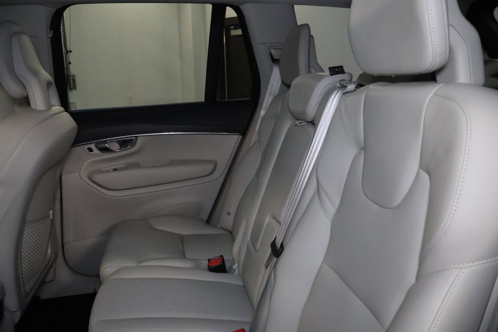 Used 2020 Volvo XC90 T6 Momentum w/ Protection Package Premier AWD/4WD image 17