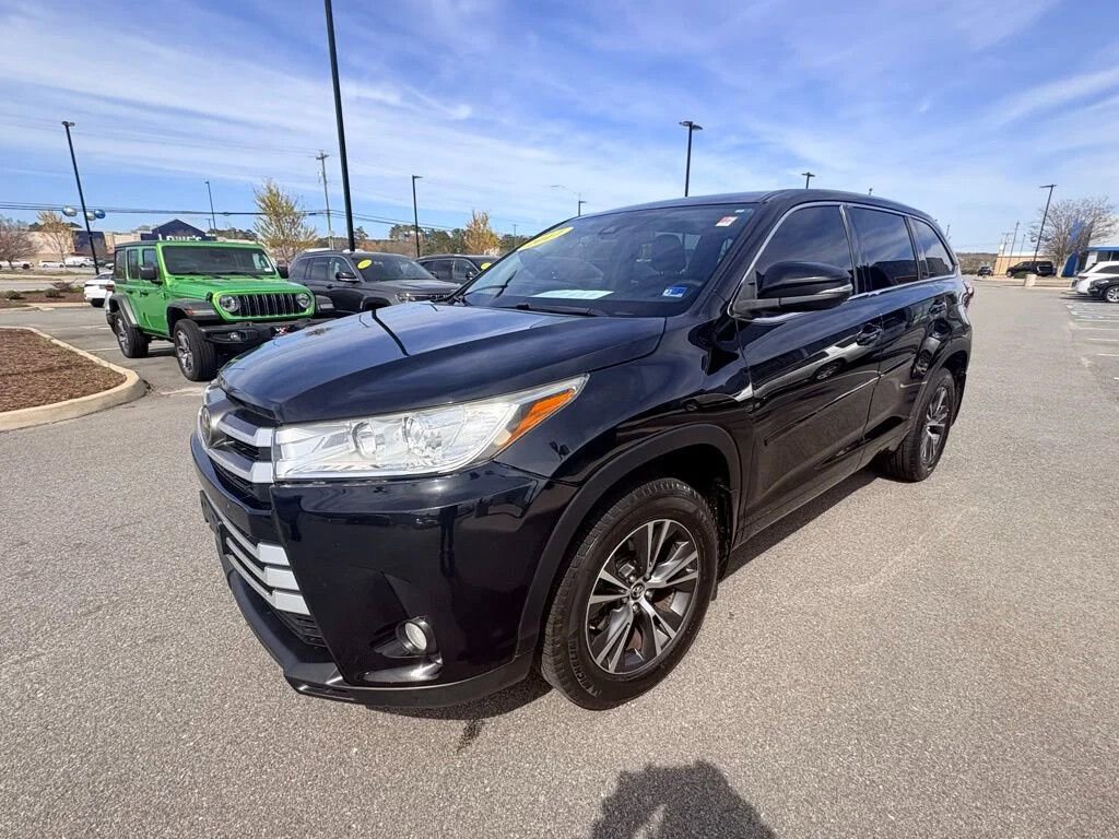 Used 2017 Toyota Highlander Plus w/ Protection Package #3 AWD/4WD image 4