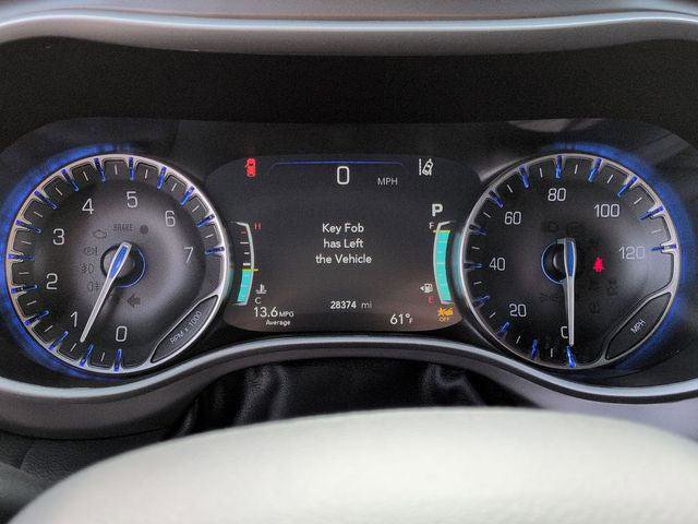 Certified 2025 Chrysler Pacifica Select image 16