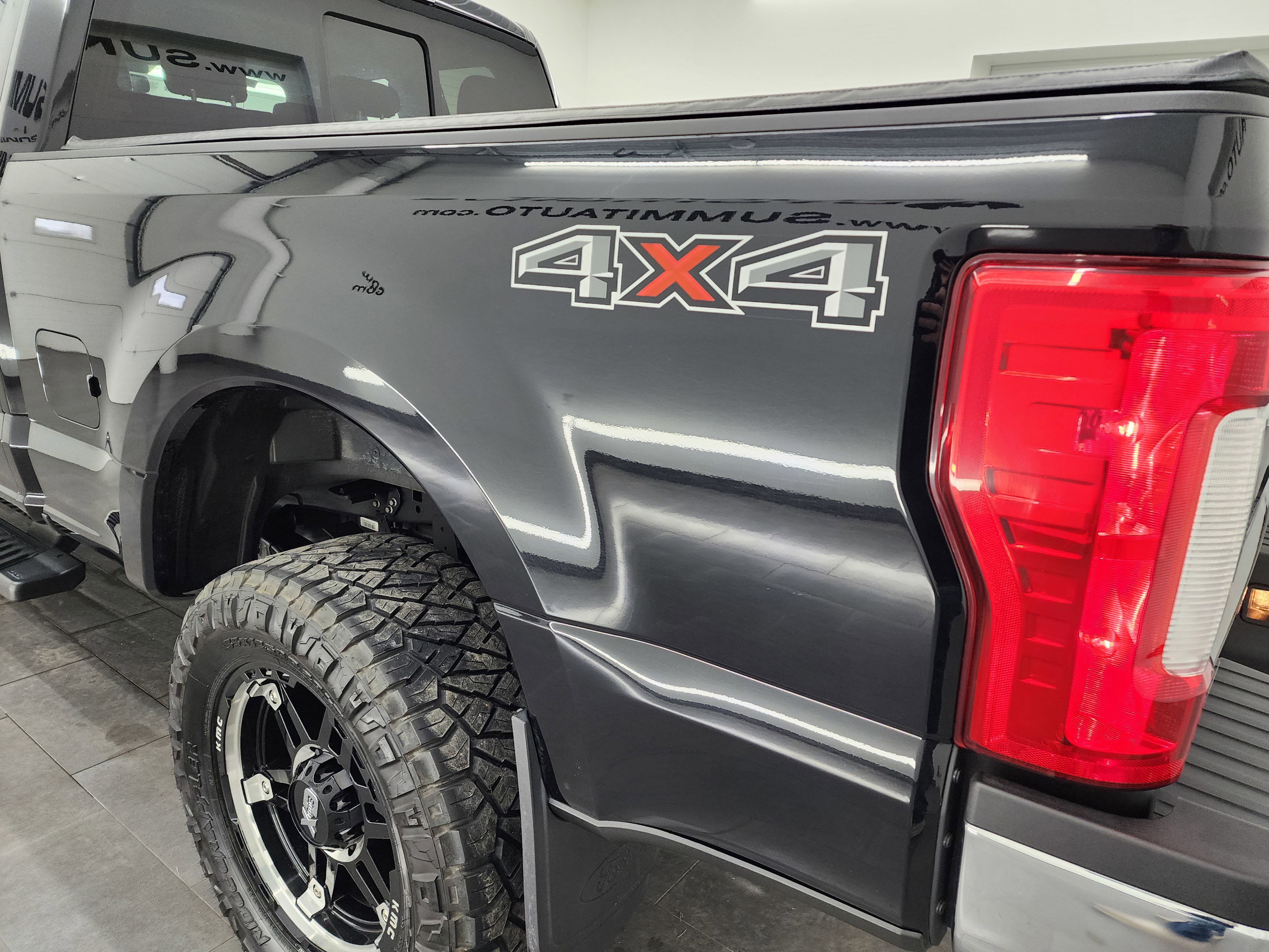 Used 2019 Ford F350 Lariat w/ Chrome Package image 32