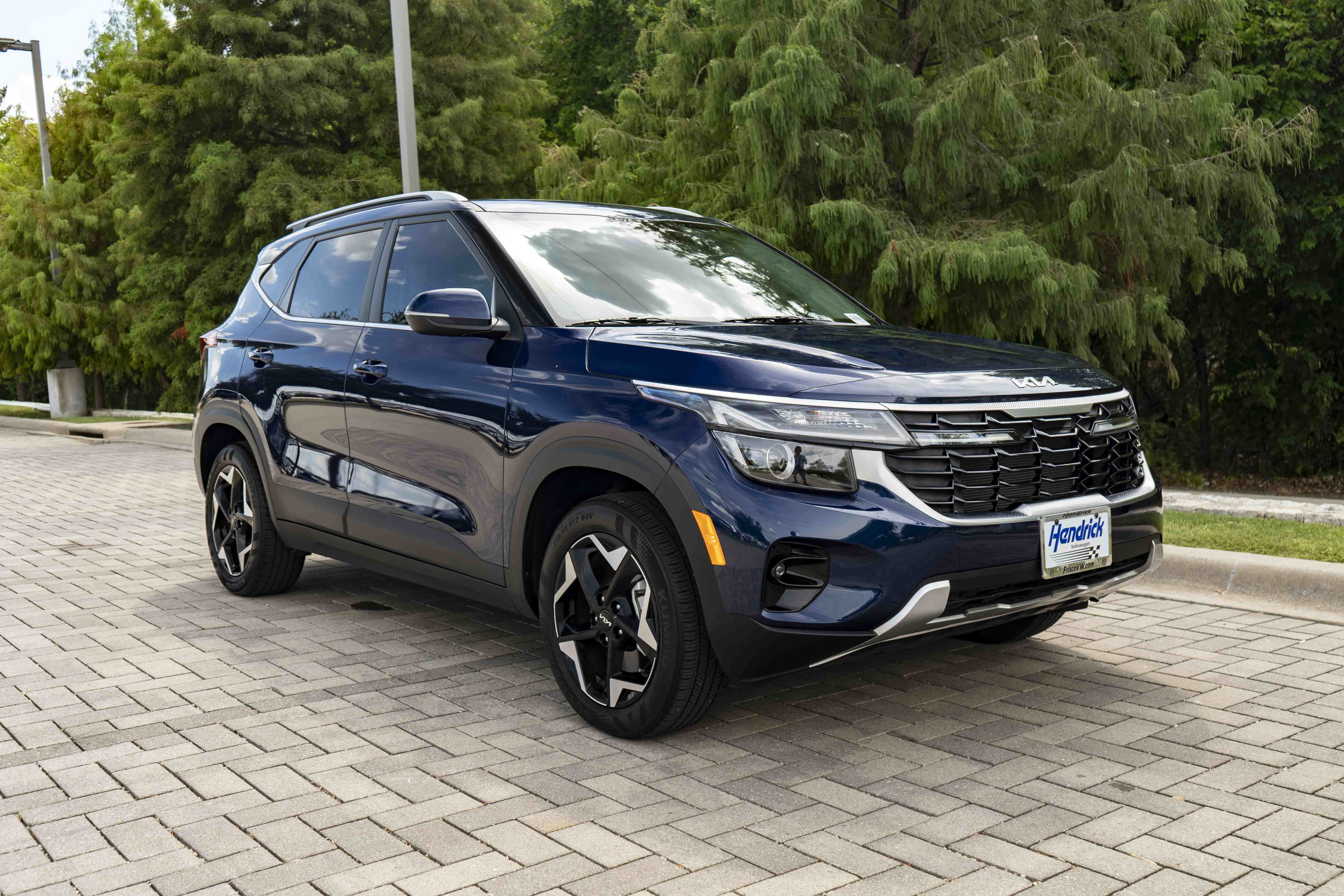 Used 2024 Kia Seltos EX AWD/4WD image 2