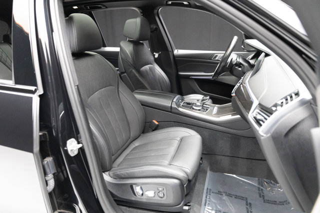 Used 2021 BMW X5 M50i image 10