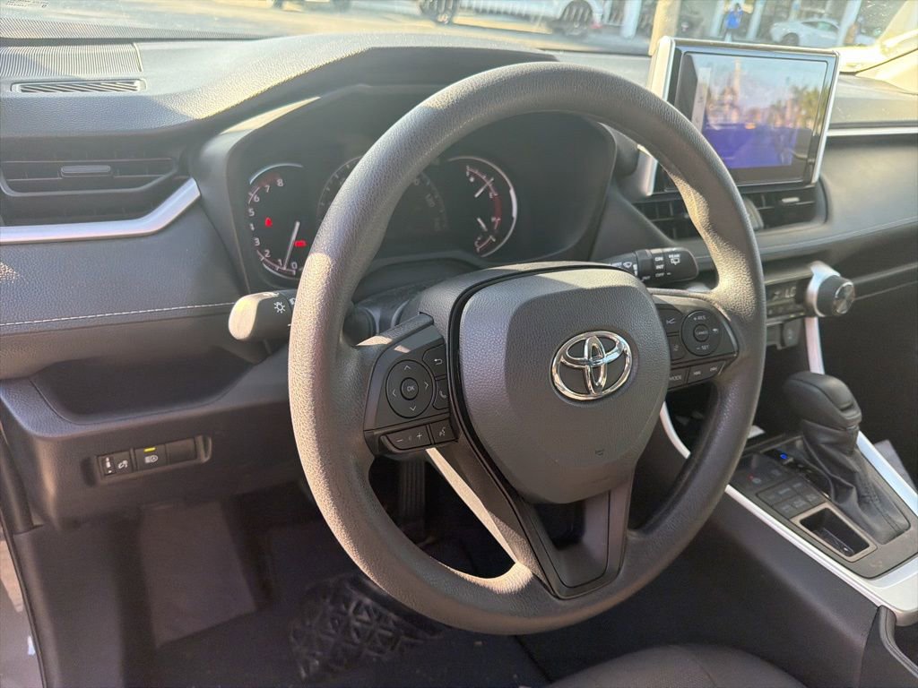 Used 2025 Toyota RAV4 XLE image 9