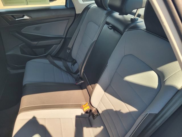 Used 2025 Volkswagen Jetta SE FWD image 15
