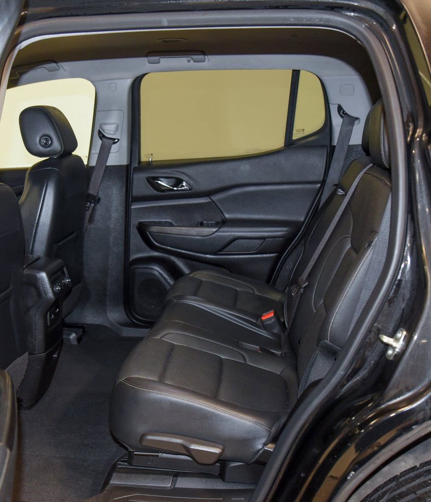 Used 2023 GMC Acadia SLT FWD image 4