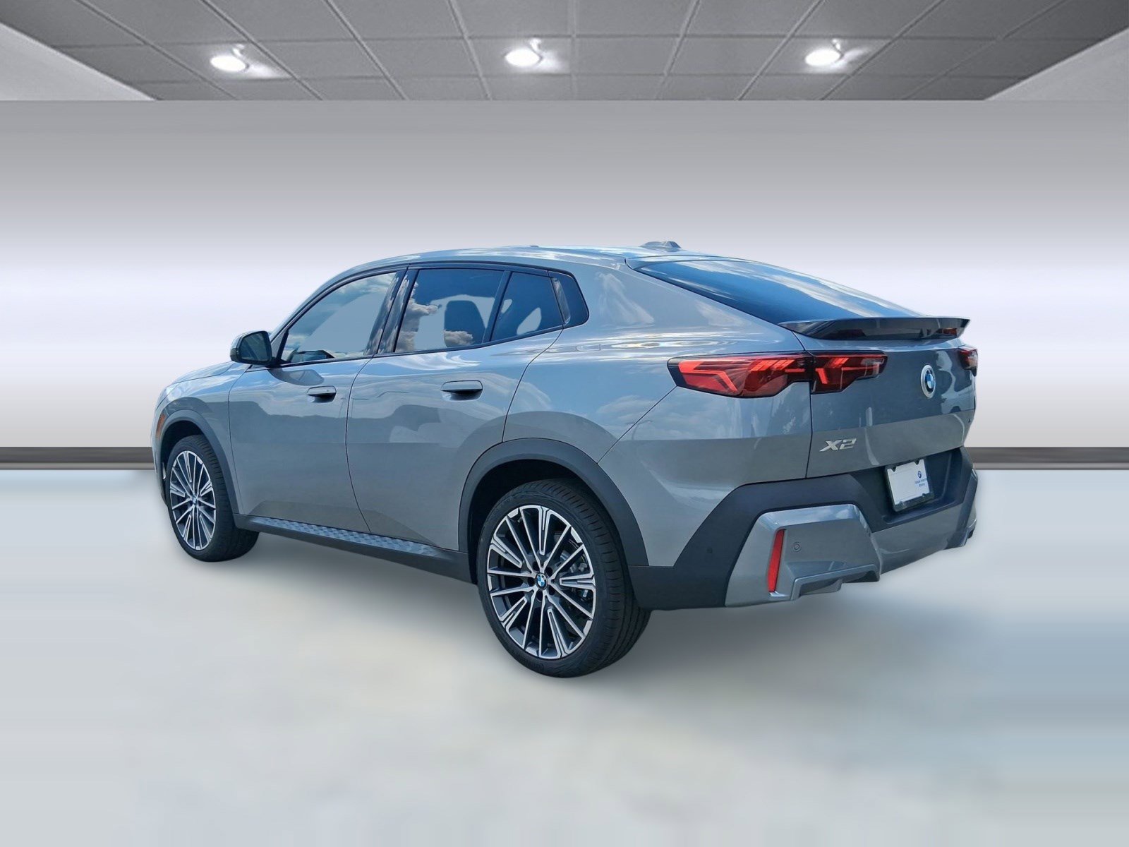 Used 2026 BMW X2 xDrive28i image 3
