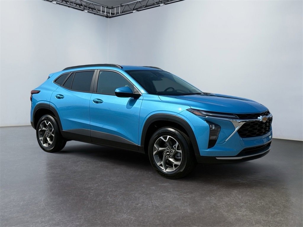 New 2025 Chevrolet Trax LT w/ Driver Confidence Package