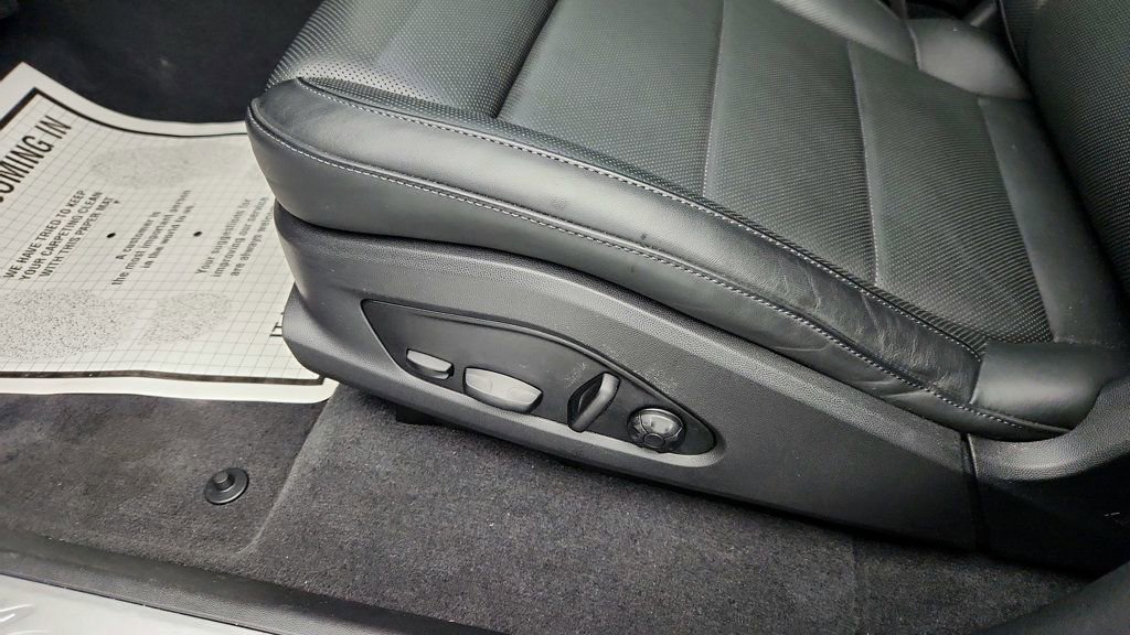 Used 2025 Porsche Macan Electric w/ Premium Package image 12