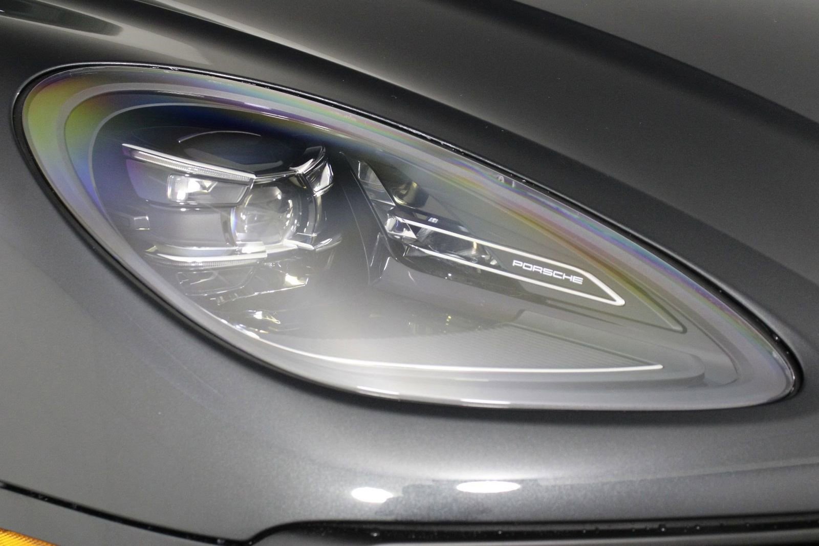 Certified 2025 Porsche Macan image 28