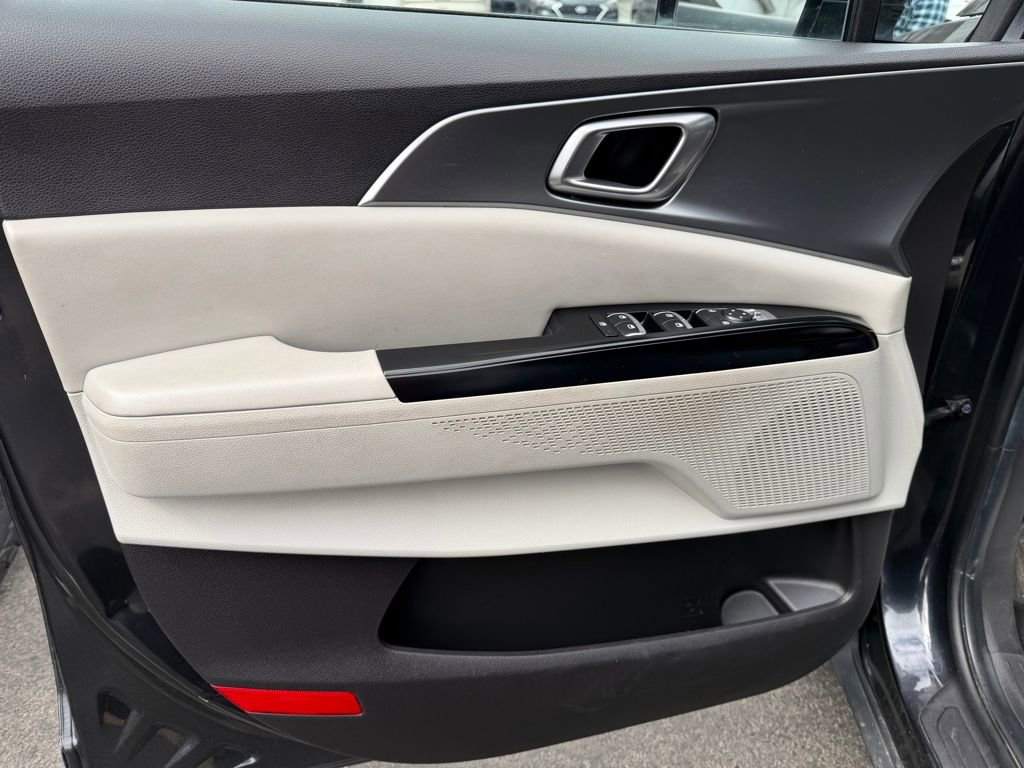 Used 2022 Kia Carnival LX FWD image 14