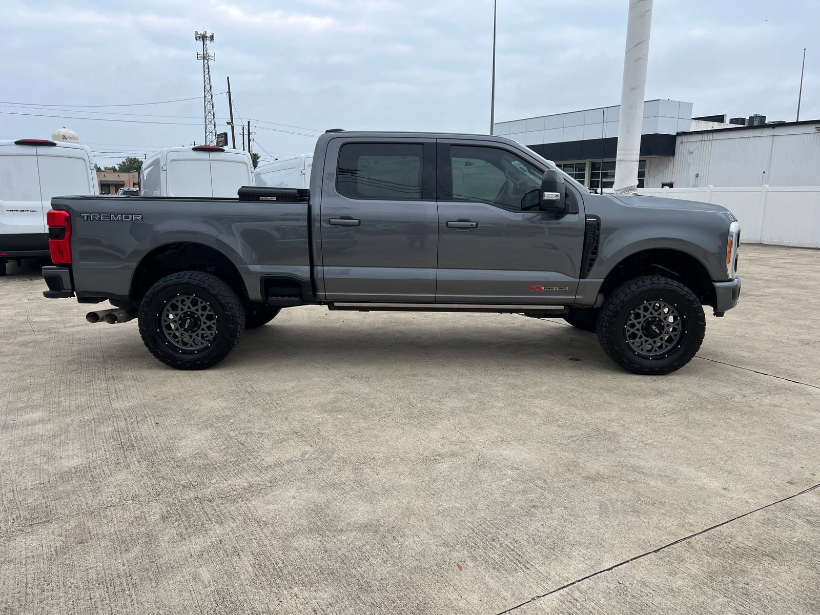 Used 2023 Ford F250 Lariat w/ Lariat Ultimate Package AWD/4WD image 2