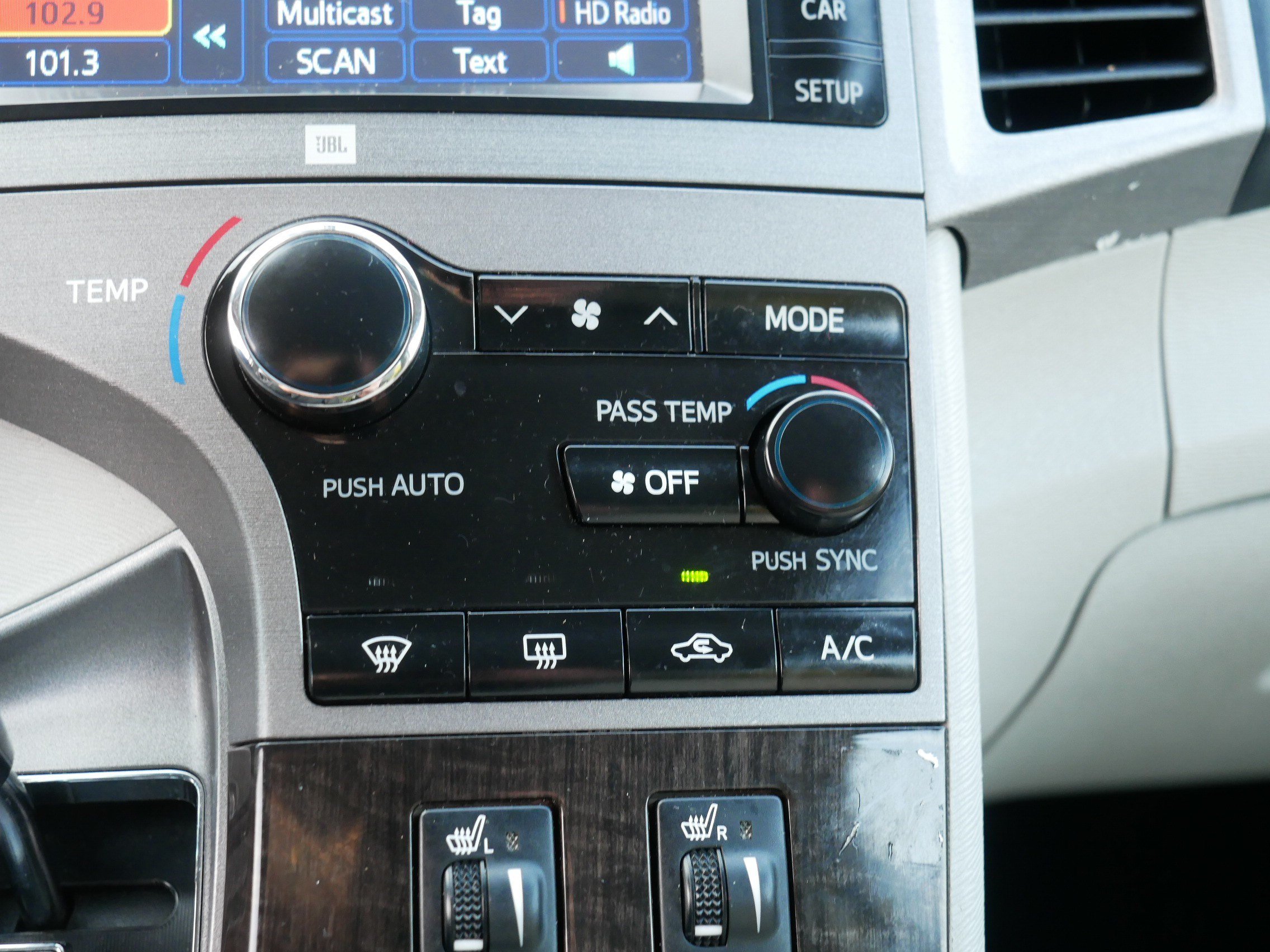 Used 2013 Toyota Venza XLE w/ XLE Premium Pkg FWD image 23