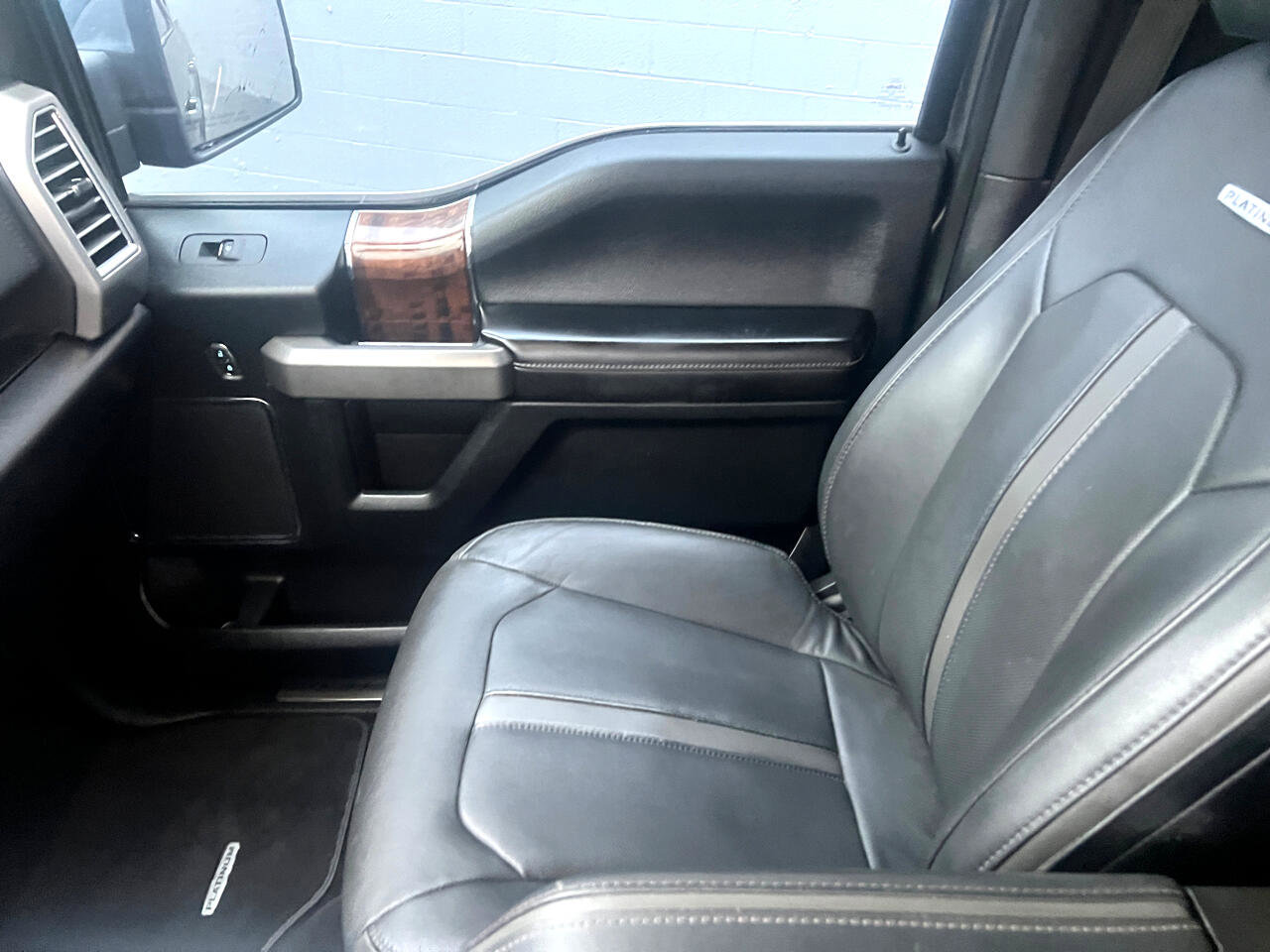 Used 2015 Ford F150 Platinum w/ Equipment Group 701A Luxury image 11
