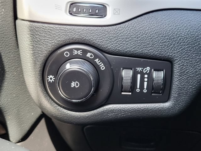 Used 2016 Jeep Cherokee Limited AWD/4WD image 22