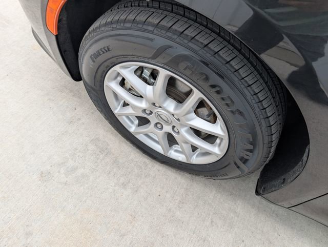 Used 2024 Chrysler Pacifica Touring-L image 7