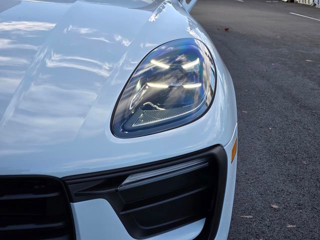 Used 2025 Porsche Macan image 12
