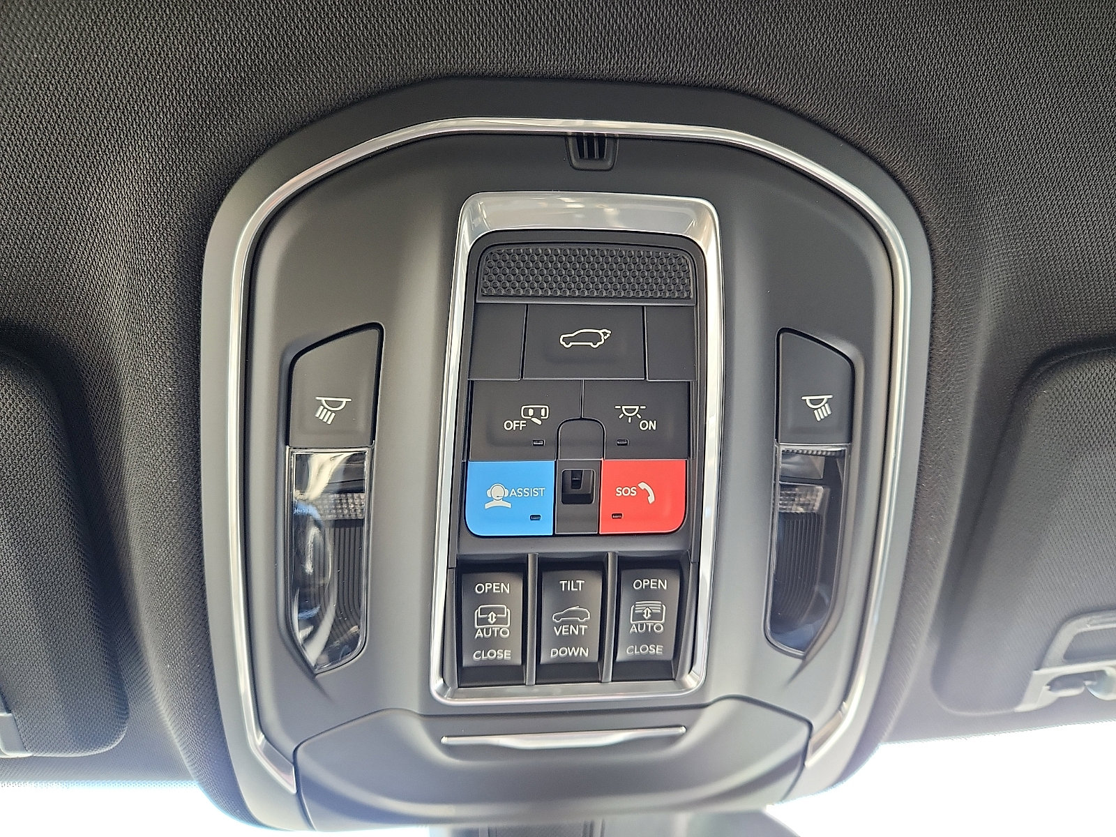 New 2025 Jeep Grand Cherokee Overland w/ Trailer Tow Package image 15