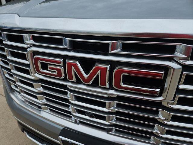 Used 2025 GMC Yukon XL Denali RWD image 30