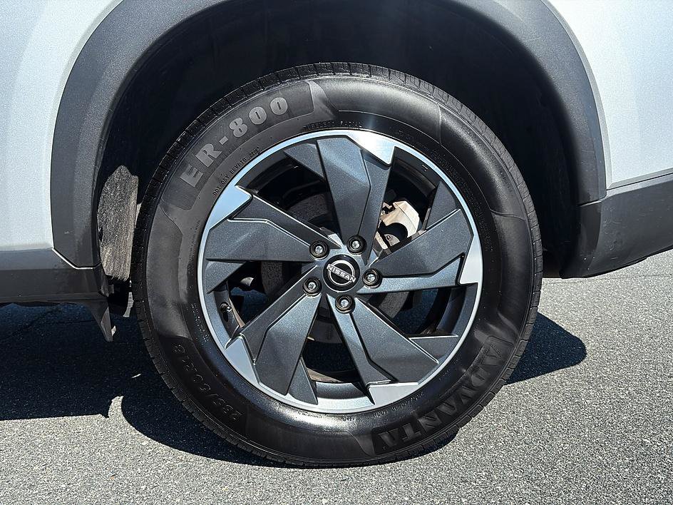 Certified 2025 Nissan Rogue SV AWD/4WD image 10