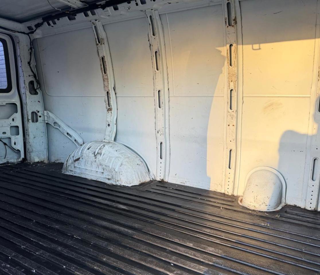 Used 2011 Chevrolet Express 1500 image 18