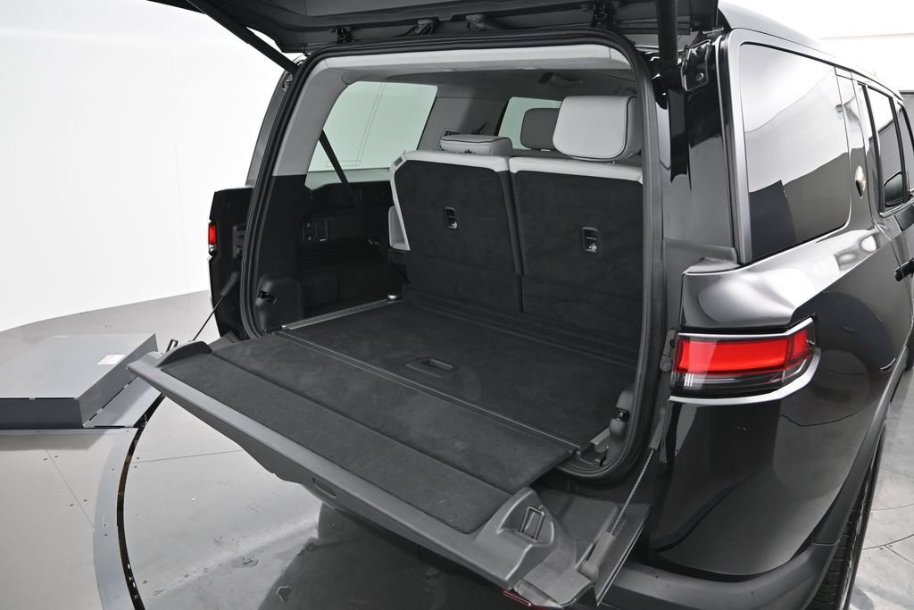 Used 2025 Rivian R1S Premium Dual AWD/4WD image 28