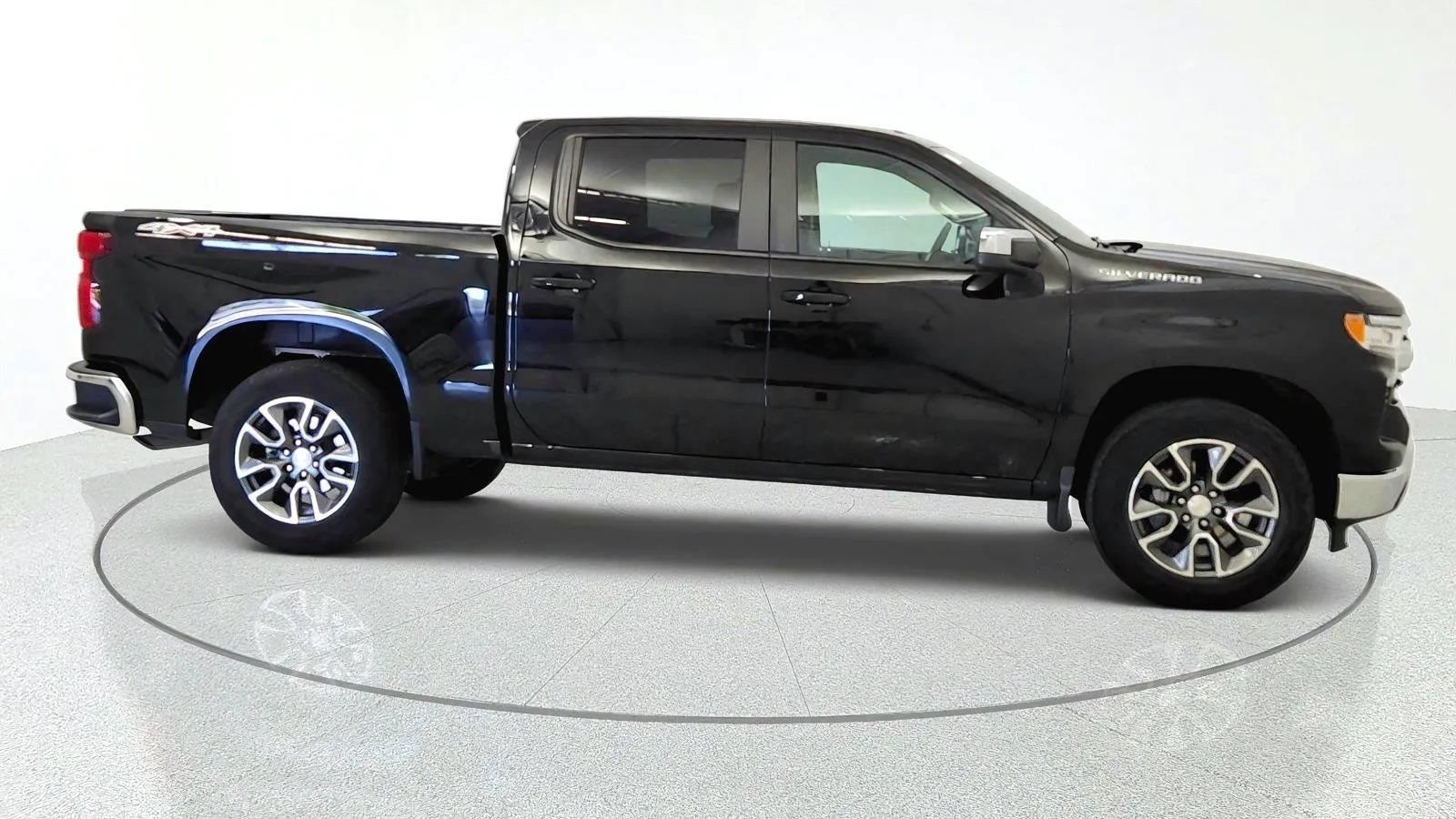 Used 2024 Chevrolet Silverado 1500 LT AWD/4WD image 10