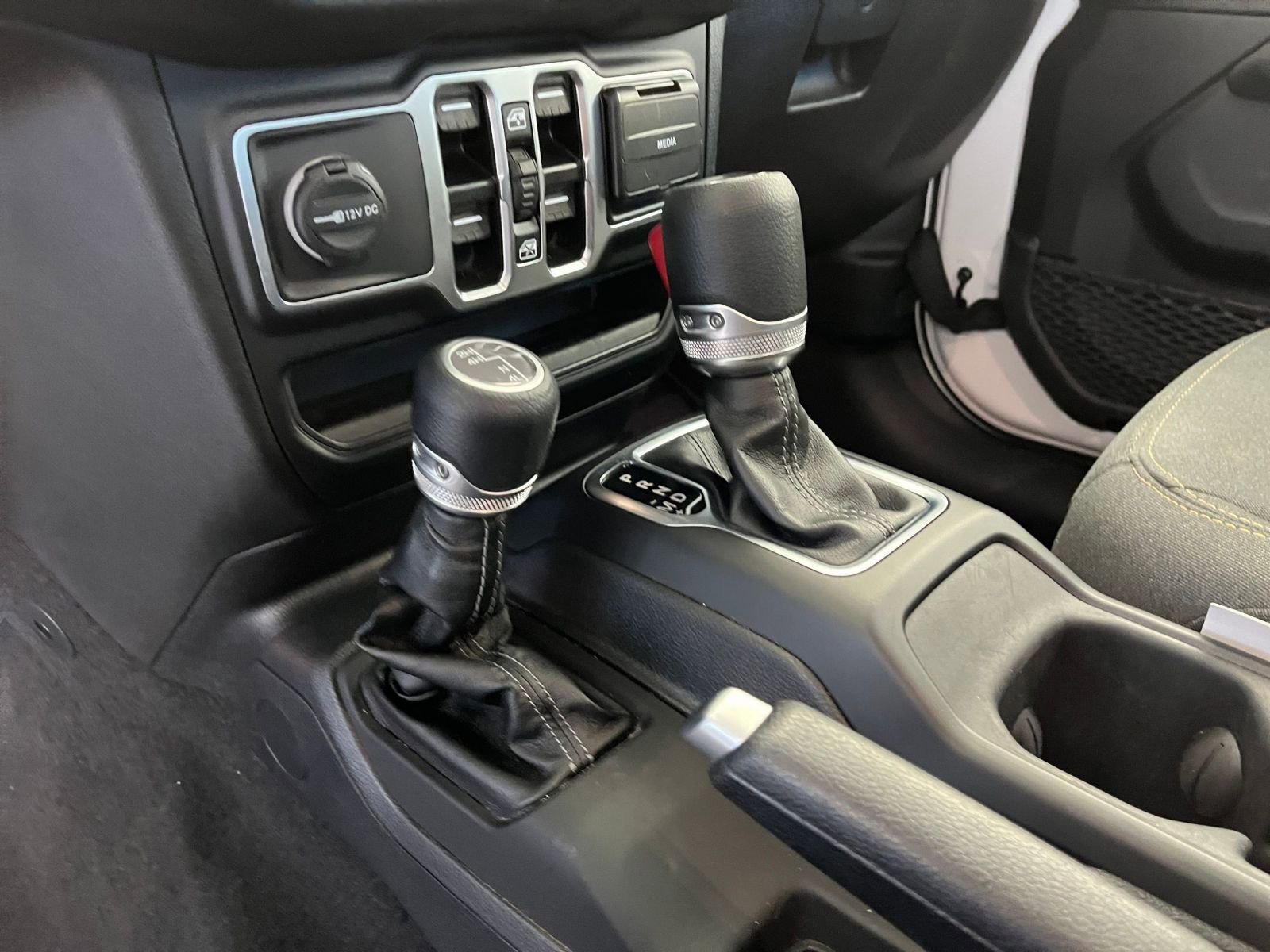 Used 2025 Jeep Wrangler Sahara image 41