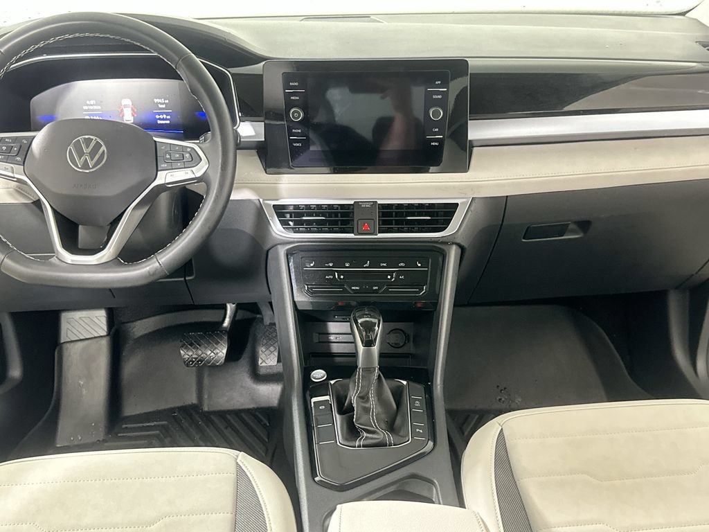 Used 2025 Volkswagen Taos SE FWD image 18