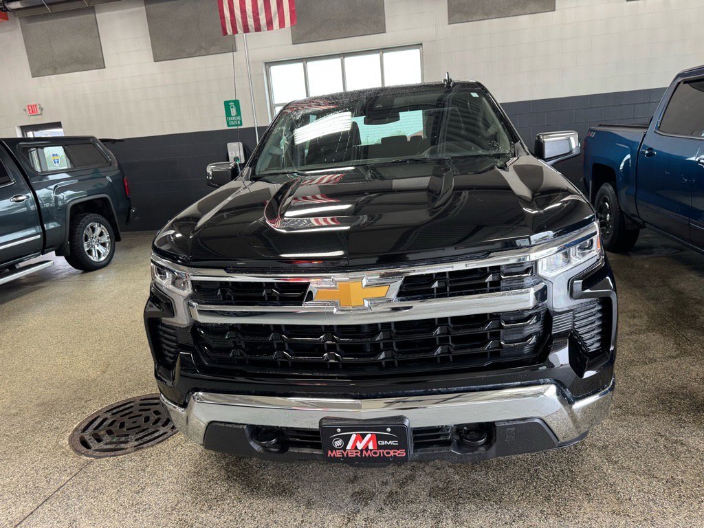 Used 2024 Chevrolet Silverado 1500 LT image 2