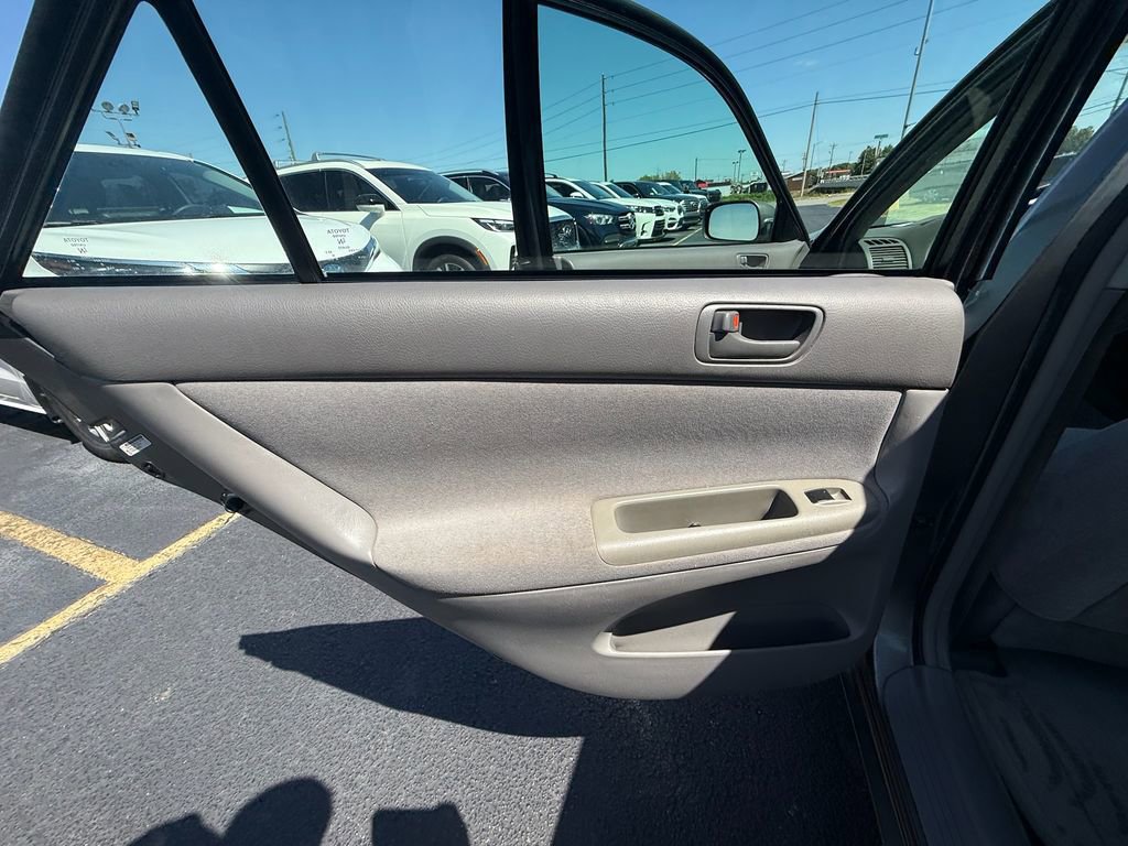 Used 2004 Toyota Camry LE FWD image 17