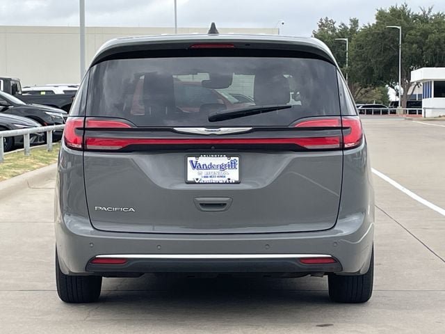 Used 2023 Chrysler Pacifica Touring-L FWD image 5