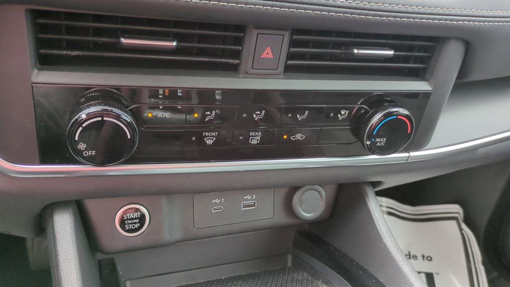 Used 2023 Nissan Rogue S image 18