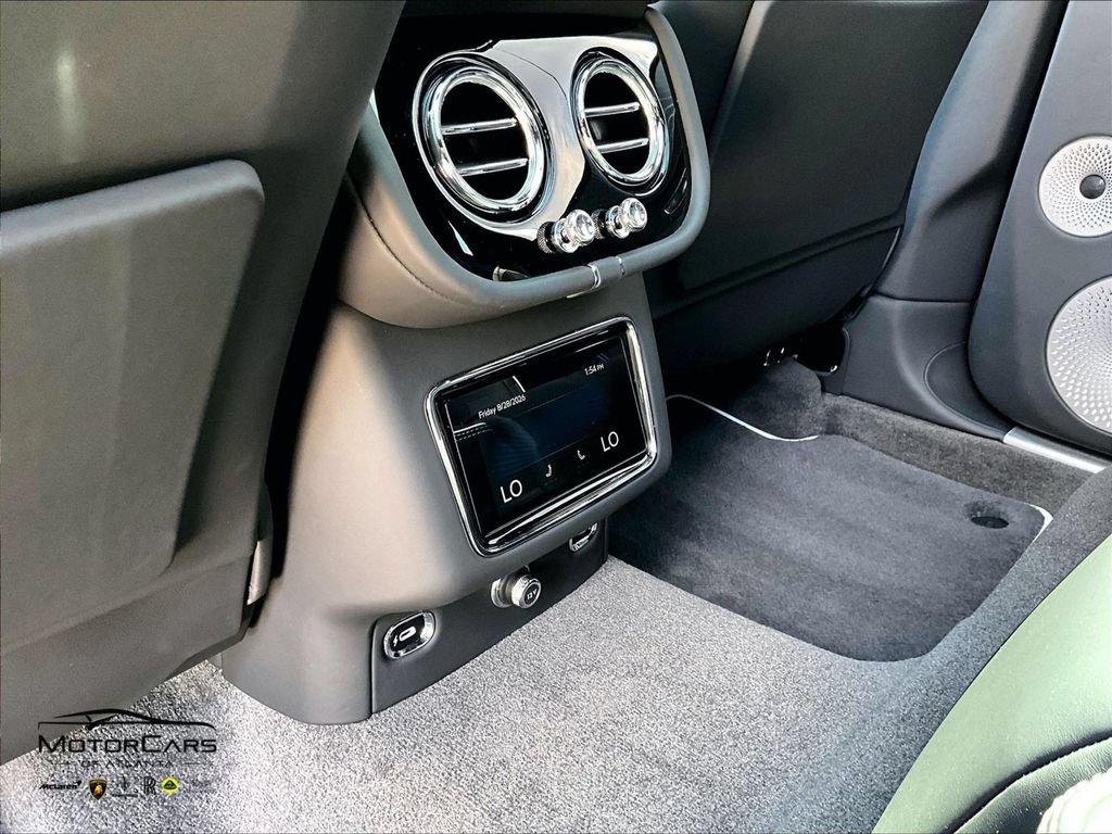 Used 2025 Bentley Bentayga AWD/4WD image 28
