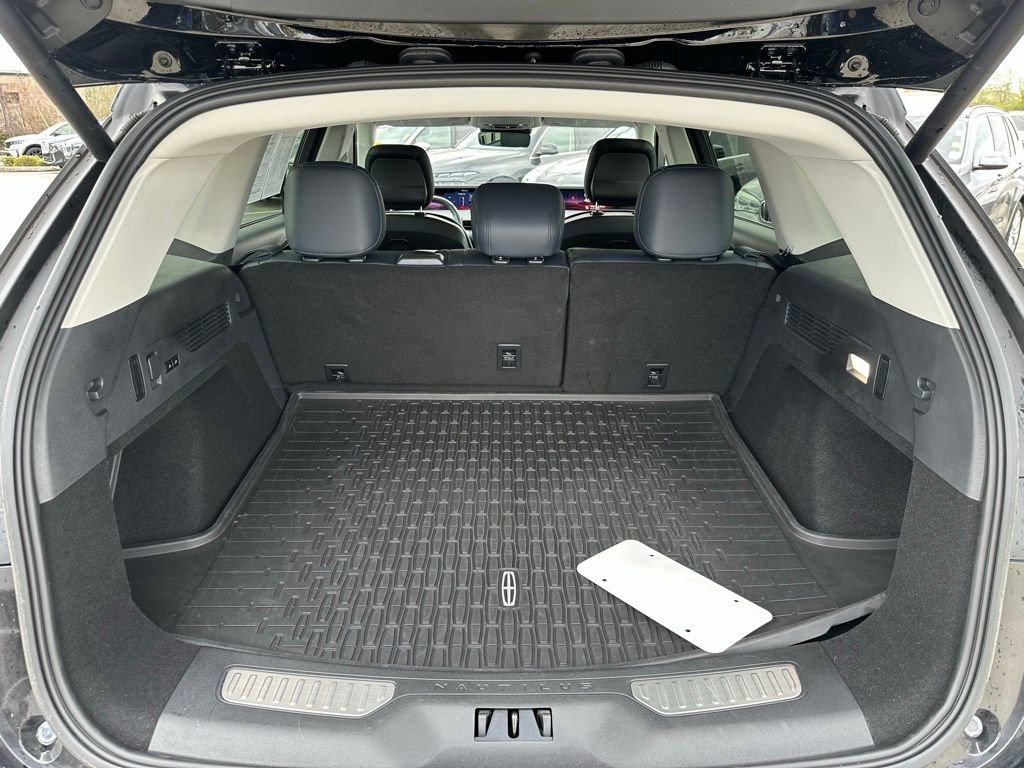 Used 2025 Lincoln Nautilus Reserve image 26