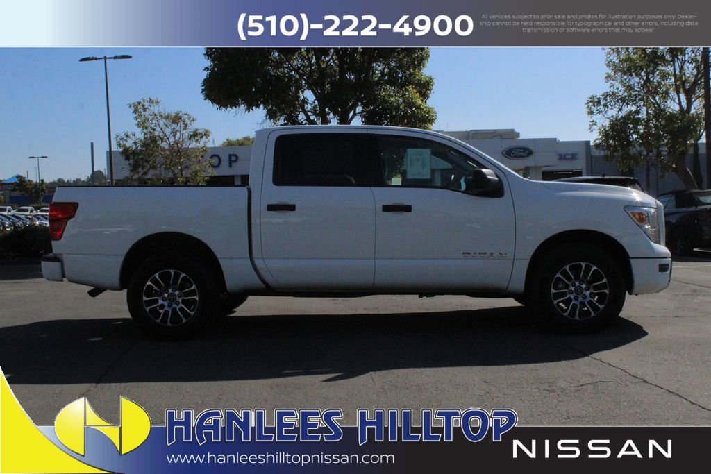 Used 2023 Nissan Titan SV image 6