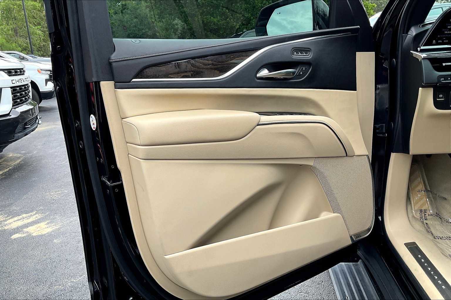 Used 2021 Cadillac Escalade Premium Luxury w/ Driver Assist Tech Package image 21