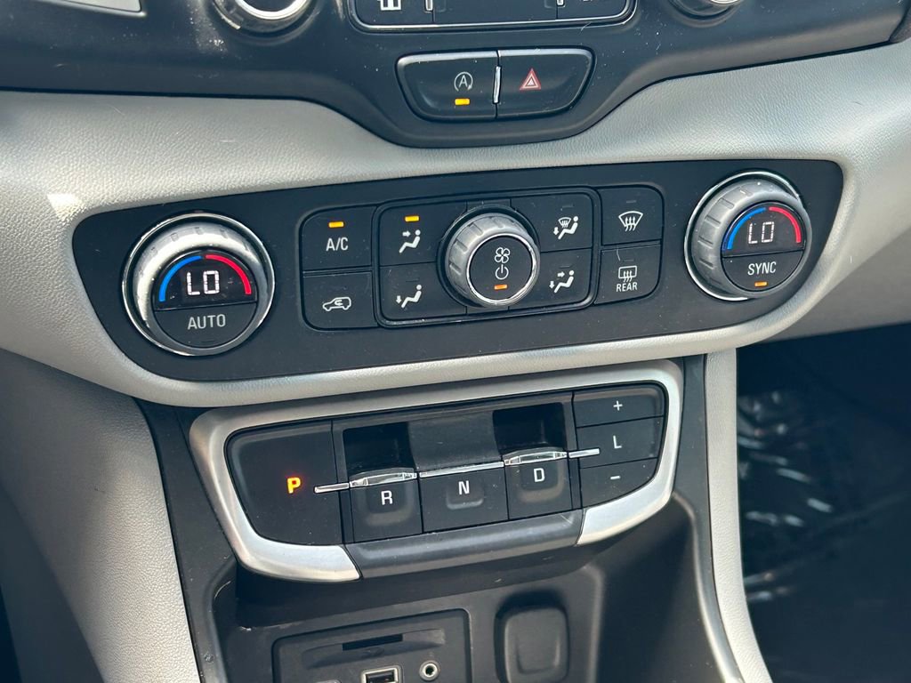 Used 2022 GMC Terrain SLT image 34