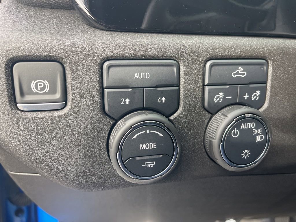 Used 2025 Chevrolet Silverado 1500 LT image 30