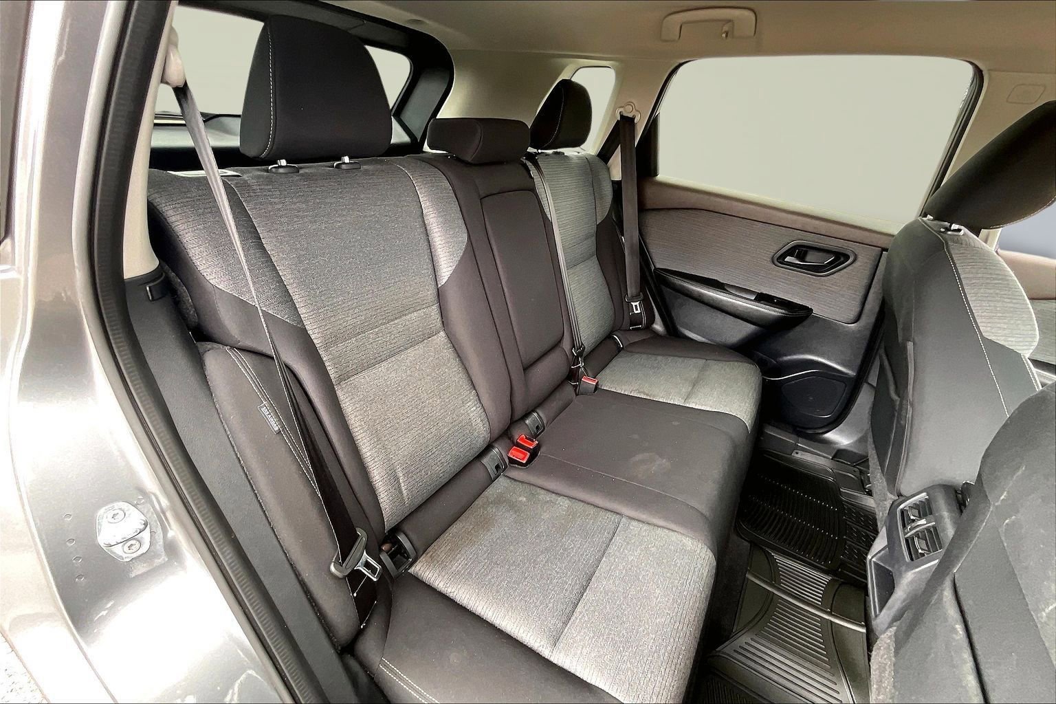 Used 2021 Nissan Rogue S image 27