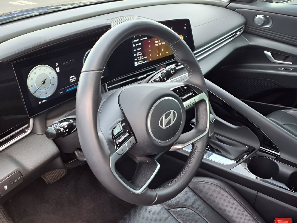 Used 2025 Hyundai Elantra Limited FWD image 16